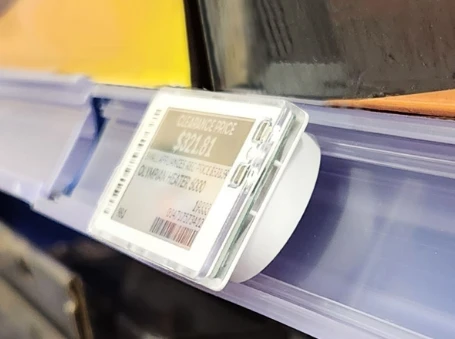 4.2-inch electronic shelf labels displaying drug approval numbers and dosage info on pharmacy shelves